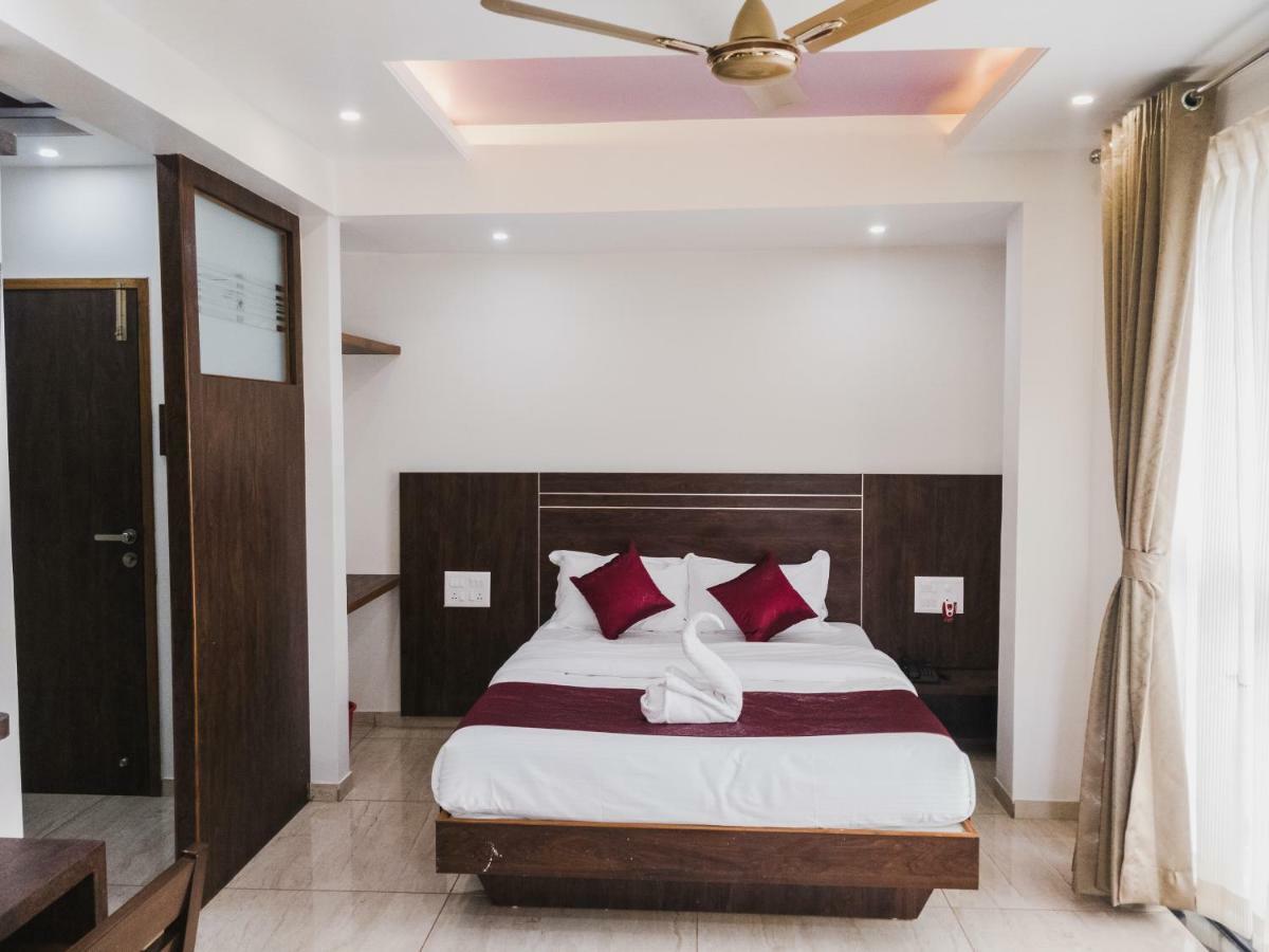 D' Manor Service Apartment Belgaum Bagian luar foto