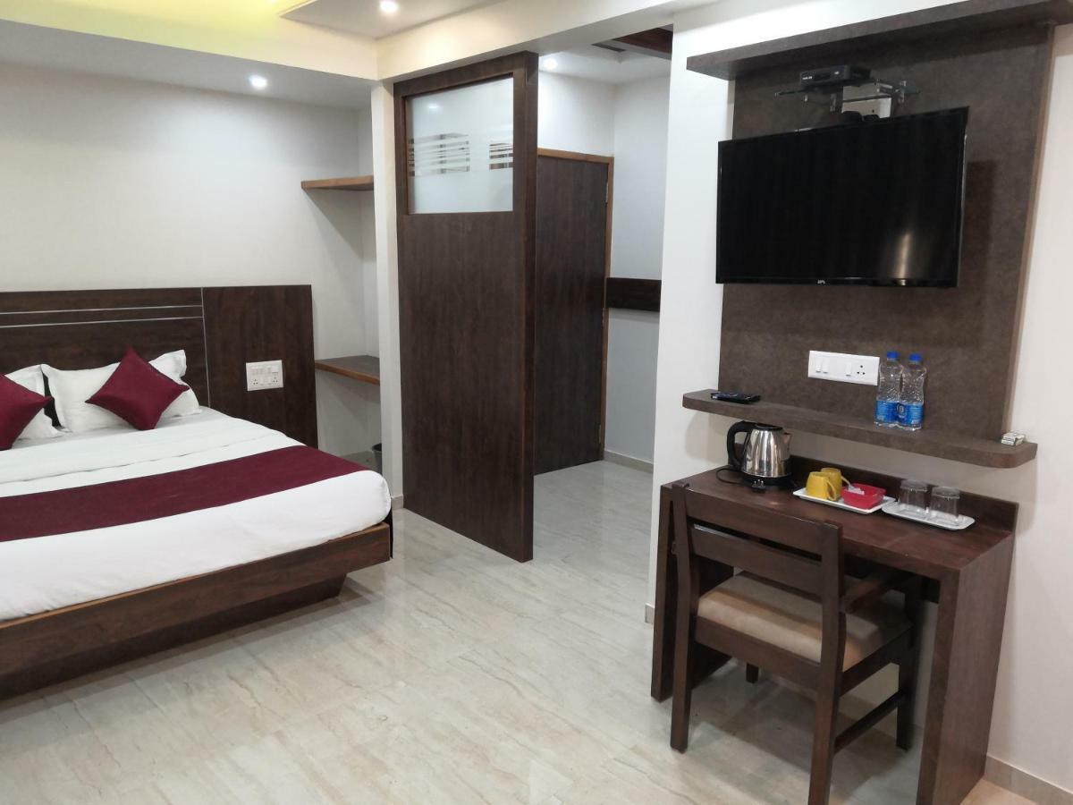 D' Manor Service Apartment Belgaum Bagian luar foto